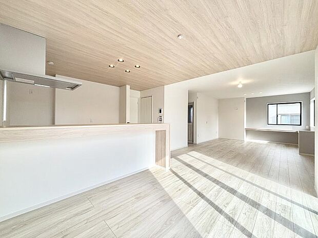 ◆2号棟◆~Living~ ここにはみんなが集い、食事と楽しい会話が始まる。話に夢中になりすぎて、ついつい時を忘れ夜半過ぎになってしまう。そんな束の間の幸せを感じさせてくれる場所でありたい。