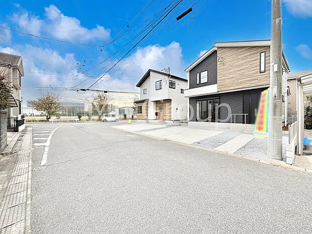 ◆1号棟◆~Exterior~ 北東 6.08m 公道 前面道路が広いため駐車しやすい!ストレスフリーでカーライフを楽しめそうですね。毎日の運転も安心して快適に行えます。