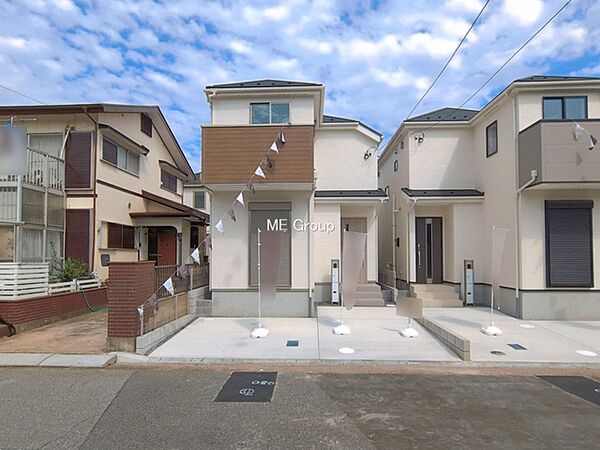 ◆1号棟◆～Exterior～　堂々たる趣ながら、主張し過ぎずどこか余裕を感じさせるシャープなフォルムで佇む邸宅は、晴天の空と照らし合わせる事で、本来あるべき完成形の姿を見せてくれます。