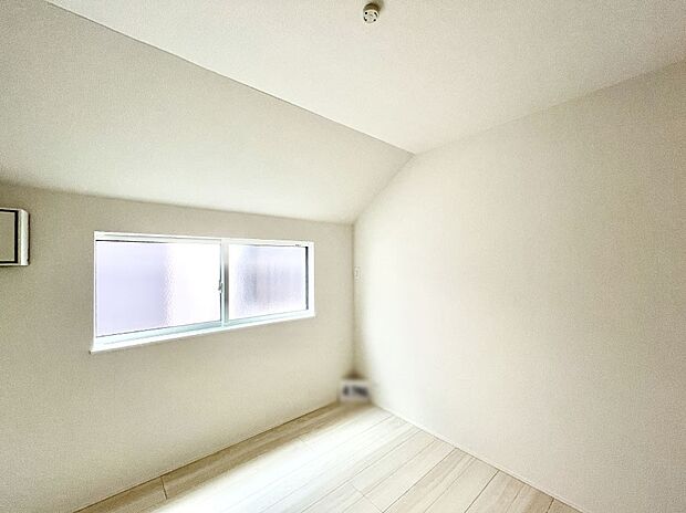 ◆2号棟◆~Bed Room~ 子供部屋はお子様にとって大変重な役割があります。子供一人で過ごす空間を与えることで、宿題や勉強時間も自然と増えまた自ら部屋の片付けや掃除なども促すことに繋がります。