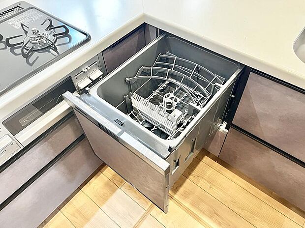 面倒なお片づけは食洗機にお任せ！家事の負担が減って、時間にも気持ちにもゆとりができます。