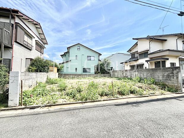~Exterior~ 閑静な住宅地で子育て家族にピッタリ。 毎日のお散歩も快適な緑に恵まれたエリアで、自然に包まれた穏やかな暮らしを実現するための、ゆとりある住環境が整っています。