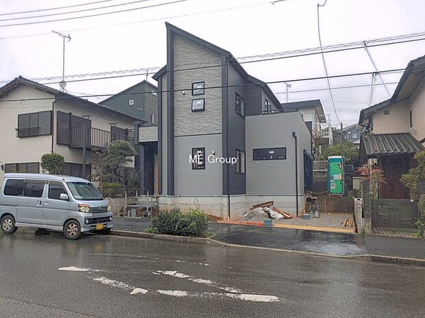 ～Exterior～　一戸建ての大きなメリットは、自分達の「土地」を「自由に」使える事です。ガーデニングやＤＩＹ，車やバイクの趣味など様々な用途で利用できます。