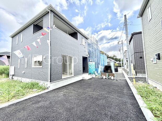 ～Exterior～　前面道路は閑静な住宅地をはしる車通りの少ない道路。駐車の出し入れもらくらくです！ご不明点・現地見学のご希望は、お気軽にお問い合わせください！