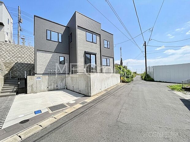 ～Exterior～ 前面道路：東 6m 公道　前面道路は閑静な住宅地をはしる車通りの少ない道路。駐車の出し入れもらくらくです！ご不明点・現地見学のご希望は、お気軽にお問い合わせください！