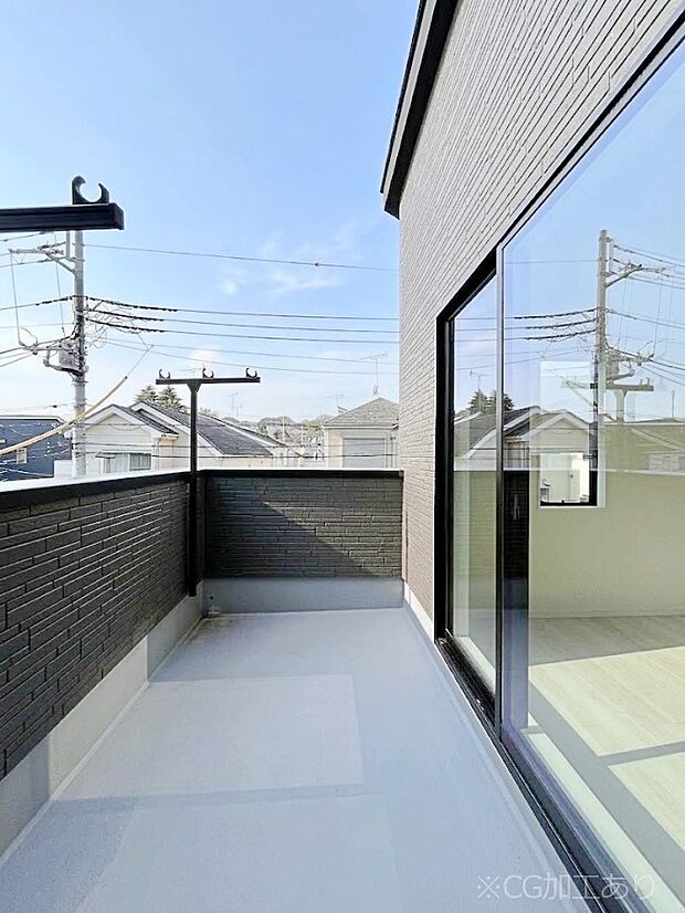 ゆったりバルコニーだから沢山お洗濯ものを干せます。