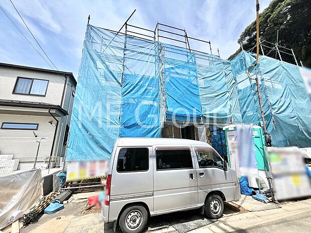 ◆2号棟◆～Exterior～　一戸建ての大きなメリットは、自分達の「土地」を「自由に」使える事です。ガーデニングやＤＩＹ，車やバイクの趣味など様々な用途で利用できます。