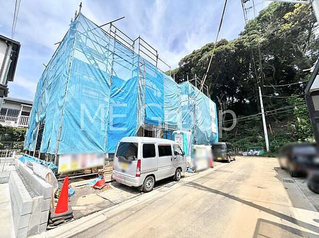 ～Exterior～　前面道路は閑静な住宅地をはしる車通りの少ない道路。駐車の出し入れもらくらくです！ご不明点・現地見学のご希望は、お気軽にお問い合わせください！