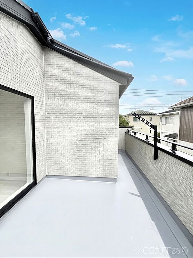 ~Balcony~ バルコニーは温かい陽がさしこみ、お布団や洗濯物を気持ちよく干すことができます。 使いやすく開放的なバルコニーです♪陽ざしがたっぷり降り注ぐ、バルコニー付き住まい。
