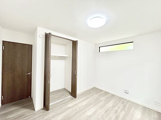 ～Bed Room～　子供部屋はお子様にとって大変重な役割があります。子供一人で過ごす空間を与えることで、宿題や勉強時間も自然と増えまた自ら部屋の片付けや掃除なども促すことに繋がります。
