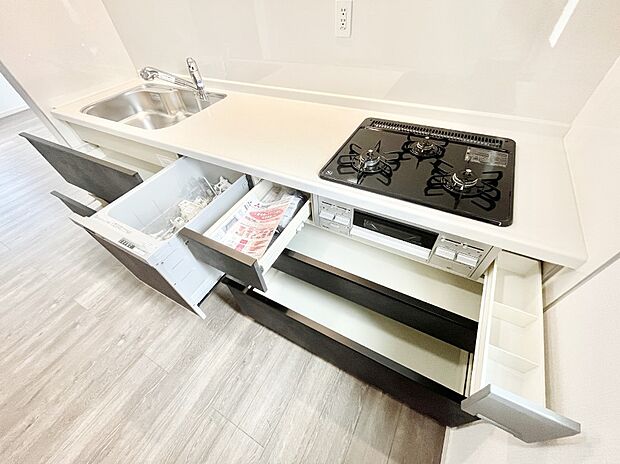 使いやすさを優先したスライド式収納タイプ！