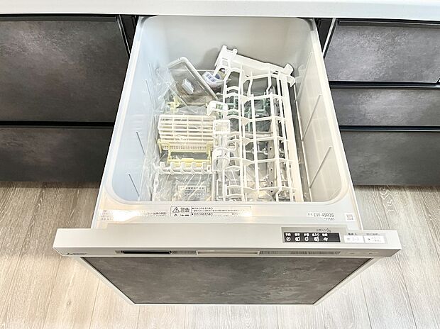 面倒なお片づけは食洗機にお任せ！家事の負担が減って、時間にも気持ちにもゆとりができます。
