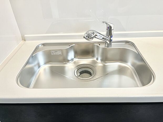 いつでも清潔なおいしいお水を。一つの水栓で水道水と浄水を使い分け。