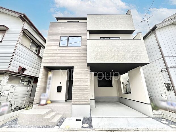 洗練された外観、上質な住空間が広がる室内は永く安心して過ごせる住居です。 