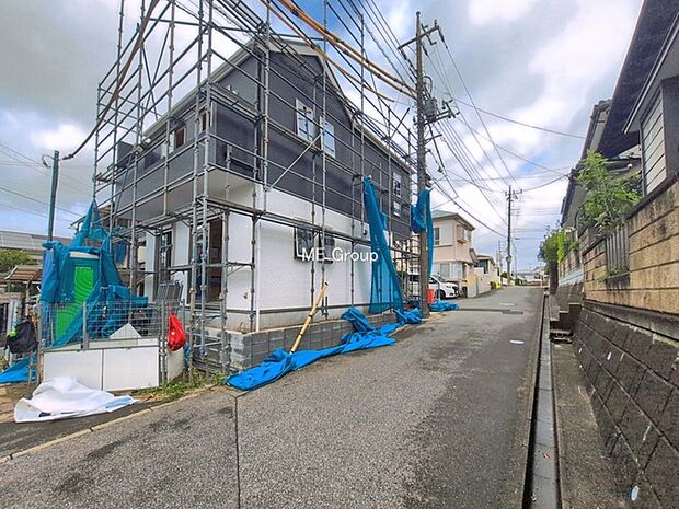 ~Exterior~ 前面道路:南4.5m私道、東4.5m公道、北4.5m私道 住宅地になっているので車量も少なく、静かな立地です。子育て環境も良好です♪♪周辺環境もあわせてご案内させて頂きます。
