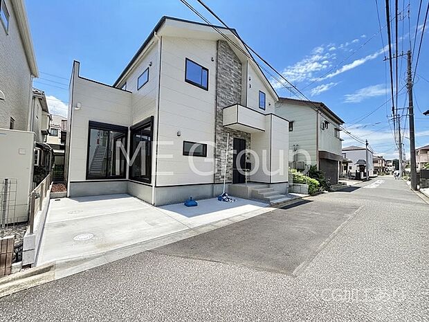 ~Exterior~ 前面道路:北東 4.82m 公道 前面道路は閑静な住宅地をはしる車通りの少ない道路。駐車の出し入れもらくらくです!ご不明点・現地見学のご希望は、お気軽にお問い合わせください!