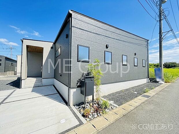 ◆1号棟◆～Exterior～　堂々たる趣ながら、主張し過ぎずどこか余裕を感じさせるシャープなフォルムで佇む邸宅は、晴天の空と照らし合わせる事で、本来あるべき完成形の姿を見せてくれます。