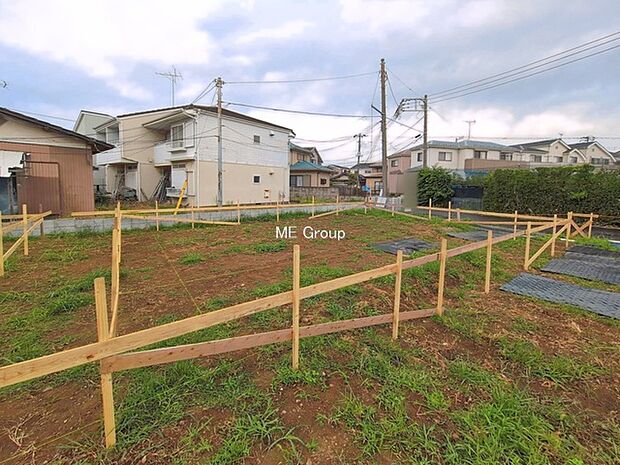 ◆A号棟◆~Exterior~ 一戸建ての大きなメリットは、自分達の「土地」を「自由に」使える事です。ガーデニングやDIY,車やバイクの趣味など様々な用途で利用できます。