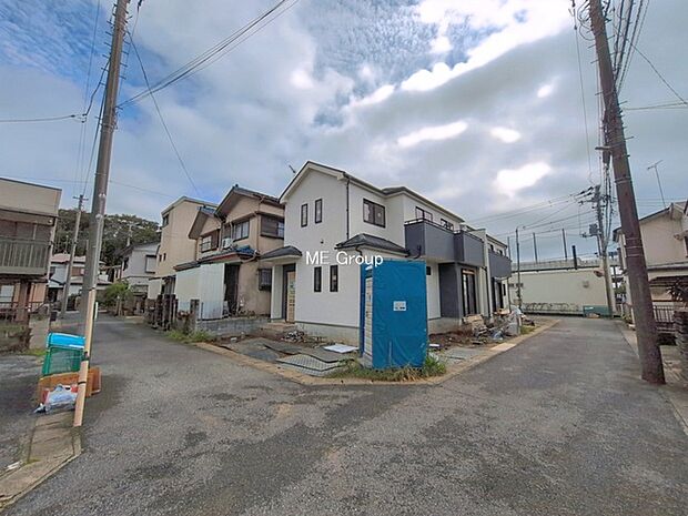 ~Exterior~ 前面道路は閑静な住宅地をはしる車通りの少ない道路。駐車の出し入れもらくらくです!ご不明点・現地見学のご希望は、お気軽にお問い合わせください!