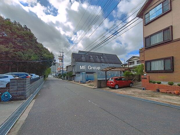～Exterior～　前面道路：東 8m 公道　前面道路は閑静な住宅地をはしる車通りの少ない道路。駐車の出し入れもらくらくです！ご不明点・現地見学のご希望は、お気軽にお問い合わせください！