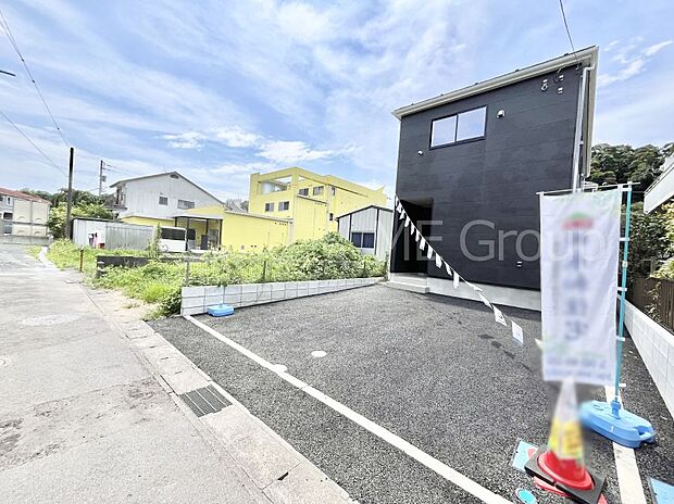 ~Exterior~ 前面道路は閑静な住宅地をはしる車通りの少ない道路。駐車の出し入れもらくらくです!ご不明点・現地見学のご希望は、お気軽にお問い合わせください!