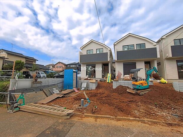 ◆A号棟◆~Exterior~ 一戸建ての大きなメリットは、自分達の「土地」を「自由に」使える事です。ガーデニングやDIY,車やバイクの趣味など様々な用途で利用できます。