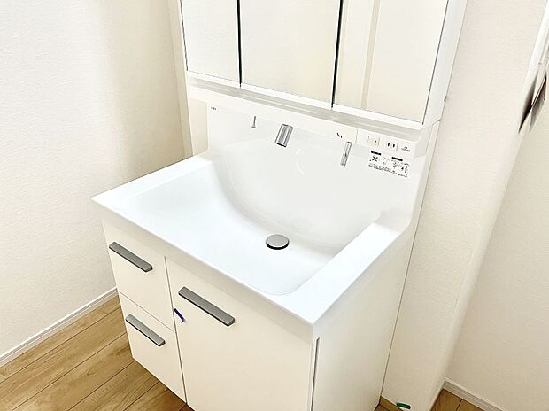 ハンドシャワー付き!使いやすい洗面台。