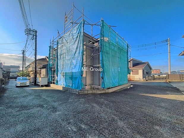～Exterior～　前面道路：南西 5m 私道　前面道路は閑静な住宅地をはしる車通りの少ない道路。駐車の出し入れもらくらくです！ご不明点・現地見学のご希望は、お気軽にお問い合わせください！