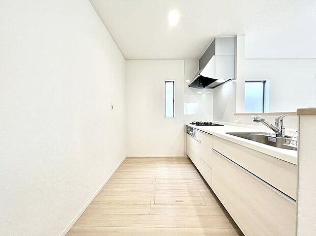 広々とした使い勝手の良いキッチンで日々のお料理も楽しくなりそう