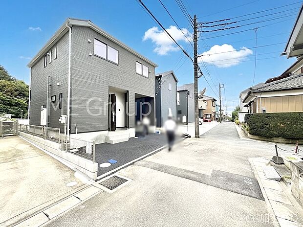 ~Exterior~ 前面道路は閑静な住宅地をはしる車通りの少ない道路。駐車の出し入れもらくらくです!ご不明点・現地見学のご希望は、お気軽にお問い合わせください!