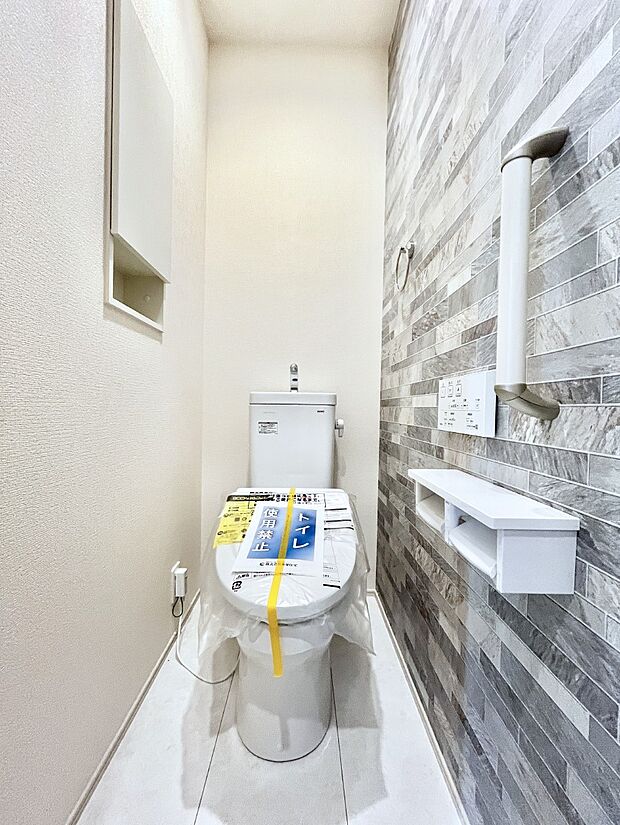 明るく清潔感のあるトイレです。