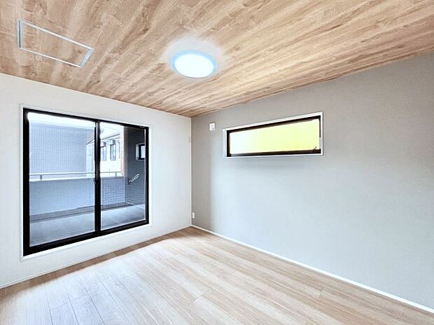 ~Bed Room~ 部屋数が多いのが戸建てのメリットです。ご家族が増えたことで手狭に感じていた住まいも戸建てでは各居室プライバシーを保つことができます。住まいにゆとりが生まれ心もリラックスできます♪
