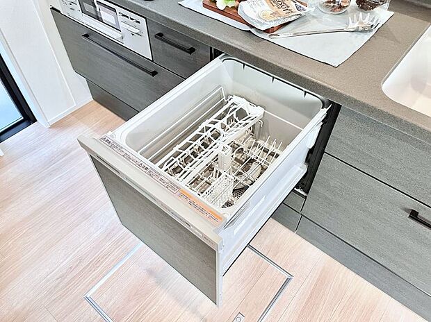 面倒なお片づけは食洗機にお任せ！家事の負担が減って、時間にも気持ちにもゆとりができます。