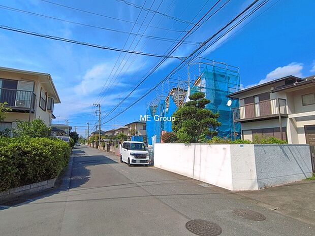 ～Exterior～　前面道路：南西 5.9m 公道　前面道路は閑静な住宅地をはしる車通りの少ない道路。駐車の出し入れもらくらくです！ご不明点・現地見学のご希望は、お気軽にお問い合わせください！