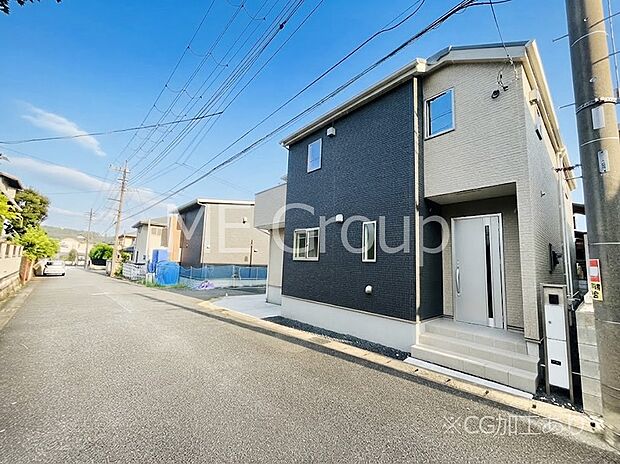 ◆2号棟◆~Exterior~ 前面道路は閑静な住宅地をはしる車通りの少ない道路。駐車の出し入れもらくらくです!ご不明点・現地見学のご希望は、お気軽にお問い合わせください!