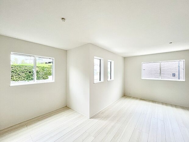 ◆2号棟◆~Living~ 豊かな陽光がこの場所を照らしだす。光溢れるこの空間はみんなの笑顔が集う場所、時を忘れ、つきることのないたわいもない会話を楽しむ時間、たくさんの思いが綴られる場所。