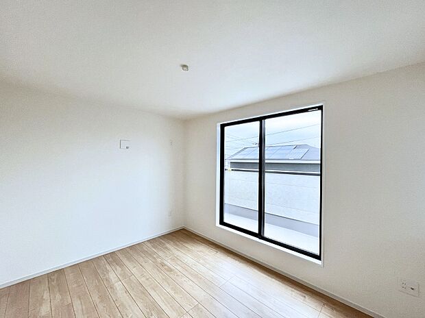 ◆2号棟◆~Bed Room~ 部屋数が多いのが戸建てのメリットです。ご家族が増えたことで手狭に感じていた住まいも戸建てでは各居室プライバシーを保つことができます。
