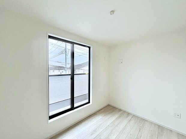 ◆3号棟◆~Bed Room~ 部屋数が多いのが戸建てのメリットです。ご家族が増えたことで手狭に感じていた住まいも戸建てでは各居室プライバシーを保つことができます。