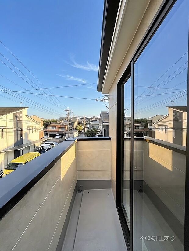 ◆3号棟◆~Balcony~ バルコニーは温かい陽がさしこみ、お布団や洗濯物を気持ちよく干すことができます。 使いやすく開放的なバルコニーです♪陽ざしがたっぷり降り注ぐ、バルコニー付き住まい。