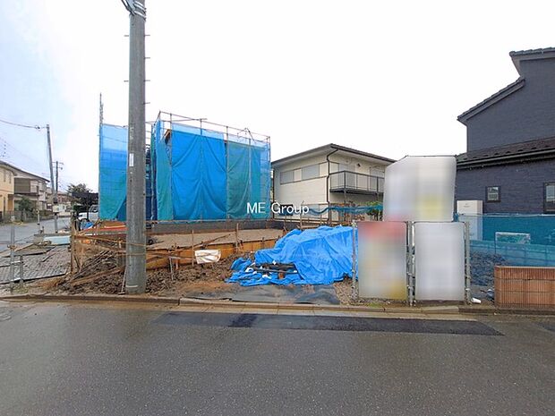 ◆2号棟◆～Exterior～　角地ならではの開放感が魅力の住まい♪隣接建物との距離が確保されやすく、陽当たりや風通しにも恵まれた、明るく心地よい快適な住環境です。ご家族にも嬉しい立地です☆  