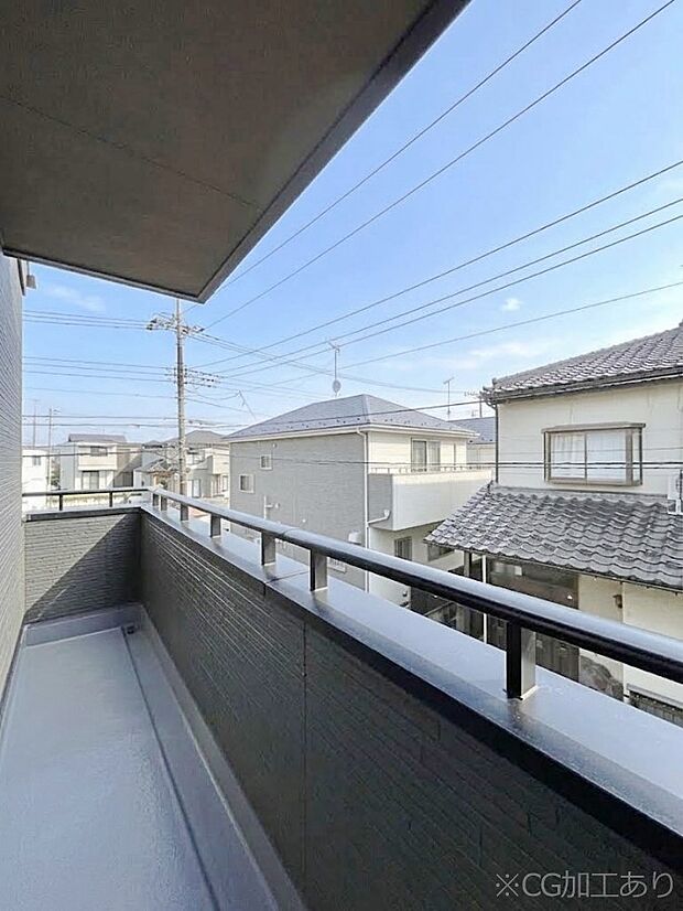 暖かな陽光が降り注ぐバルコニーはお洗濯におすすめ。爽やかな風も心地よいです。