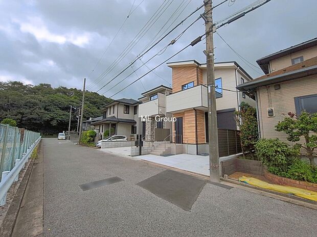 ～Exterior～　前面道路：北 6m 公道　前面道路は閑静な住宅地をはしる車通りの少ない道路。駐車の出し入れもらくらくです！ご不明点・現地見学のご希望は、お気軽にお問い合わせください！