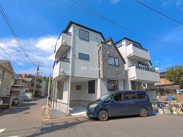 ~Exterior~ 角地により陽当り・風通し良好です。一戸建ての大きなメリットは、自分達の「土地」を「自由に」使える事です。ガーデニングやDIY,車やバイクの趣味など様々な用途で利用できます。