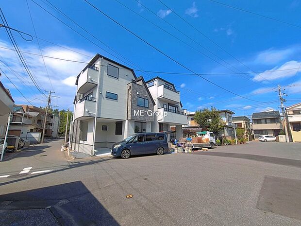~Exterior~ 前面道路:東 14.4m 公道、南 4.46m 公道 住宅地になっているので車量も少なく、静かな立地です。子育て環境も良好です♪♪周辺環境もあわせてご案内させて頂きます。