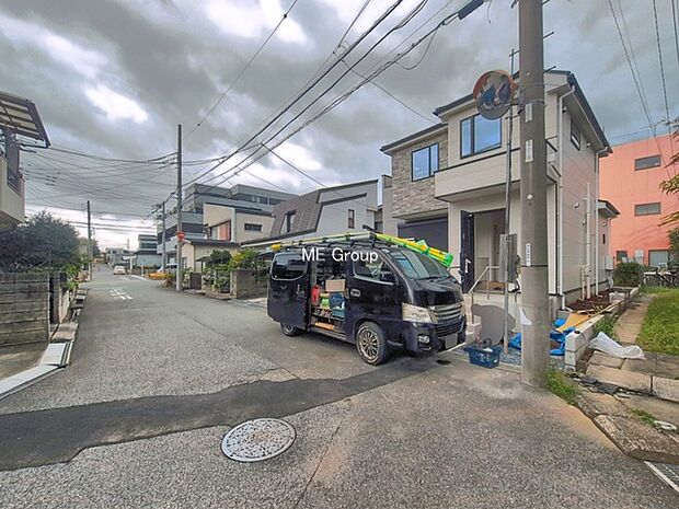 ～Exterior～　前面道路：東 5.94m 公道　前面道路は閑静な住宅地をはしる車通りの少ない道路。駐車の出し入れもらくらくです！ご不明点・現地見学のご希望は、お気軽にお問い合わせください！