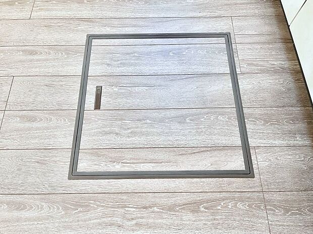 床下収納付き!日用品・非常用品の収納にも大活躍。
