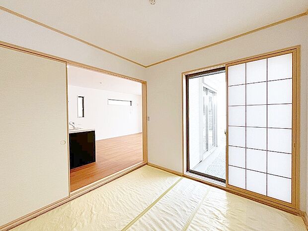■2号棟■〜Japanese Room〜  和室が持つ特別な時間、麗らかな春のやわらかな時、冬枯れの時がもたらす凛とした時間、経る年月によって表情を変える特別な場所、家族みんなのお気に入りの空間。