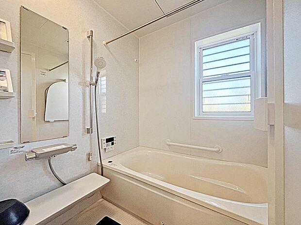 ■No.2■　一日の疲れを取る浴室は広めの浴槽が嬉しいですね。窓付も◎  