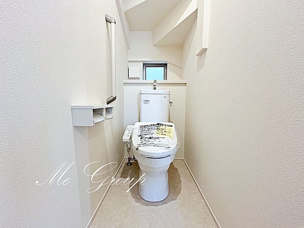 ■1-C■〜Toilet〜  綺麗・スッキリ・快適なウォシュレット付トイレでくつろげる空間です。  1、2階共にトイレスペース！採光もあり明るく、快適空間となっております♪  
