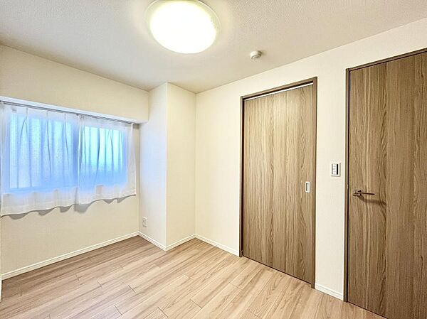 ～Bed Room～　子供部屋はお子様にとって大変重な役割があります。子供一人で過ごす空間を与えることで、宿題や勉強時間も自然と増えまた自ら部屋の片付けや掃除なども促すことに繋がります。